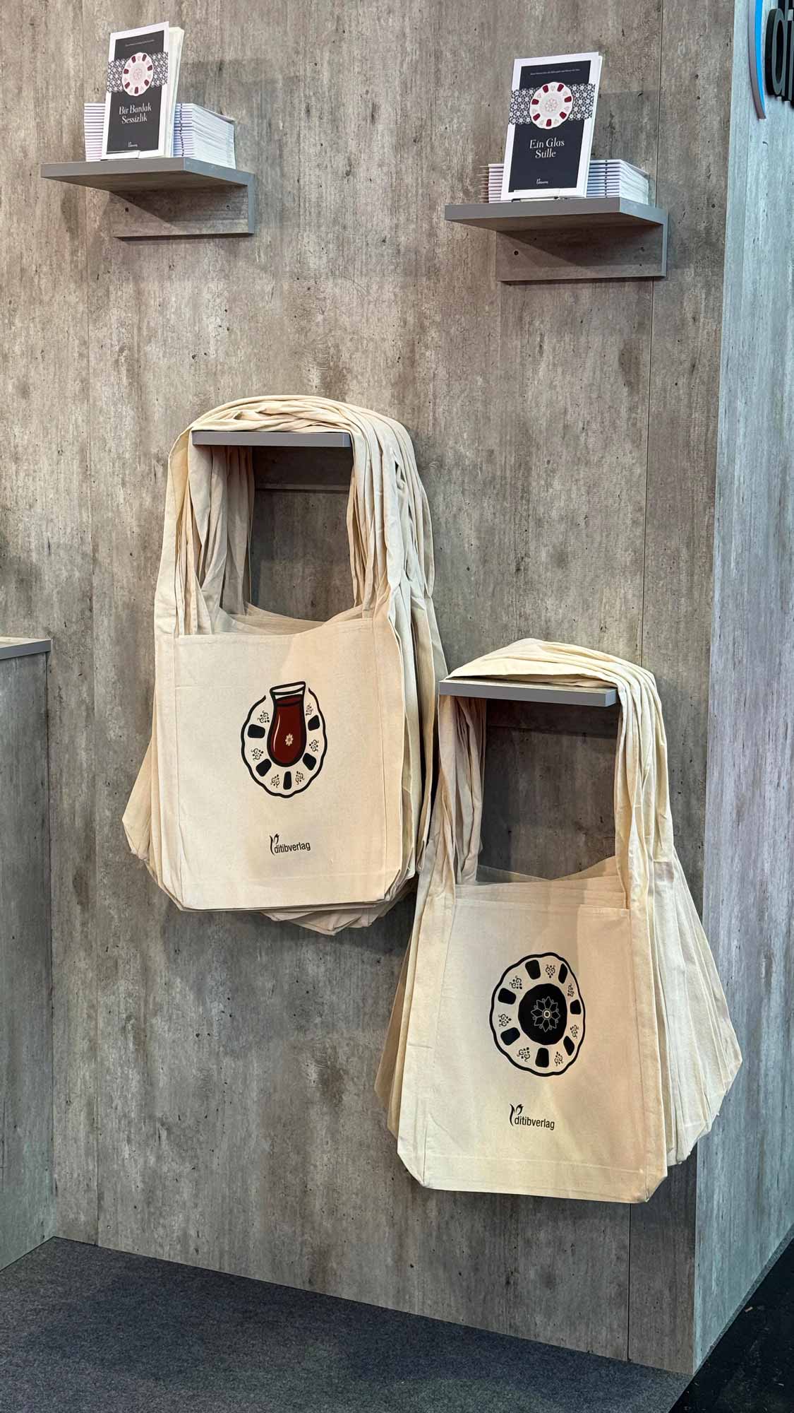 Jutebeutel mit Çay-Ornament